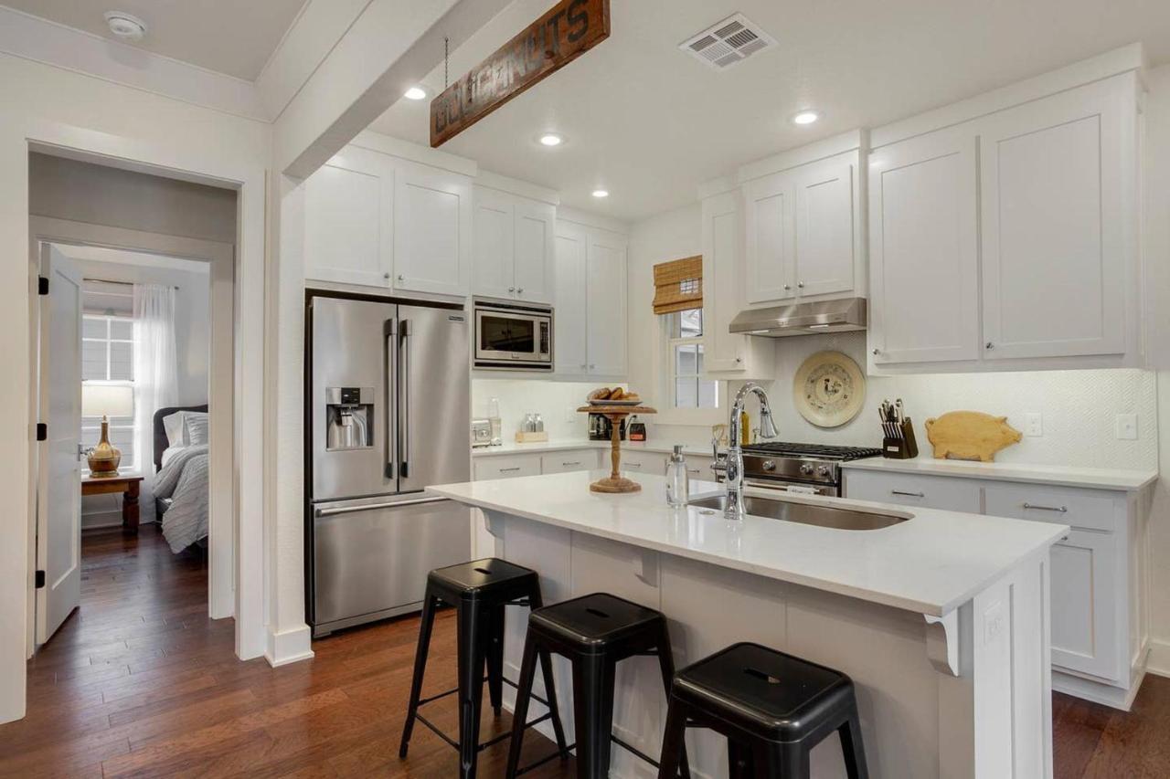 The Sofay Farmhouse - 1 Mile From U Of A - Luxury Amenities Fayetteville Exterior photo