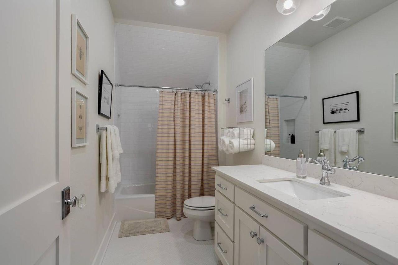 The Sofay Farmhouse - 1 Mile From U Of A - Luxury Amenities Fayetteville Exterior photo