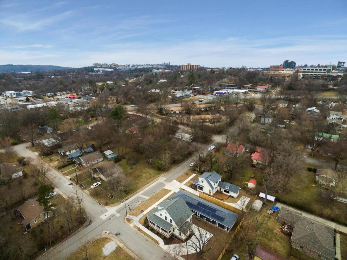 The Sofay Farmhouse - 1 Mile From U Of A - Luxury Amenities Fayetteville Exterior photo