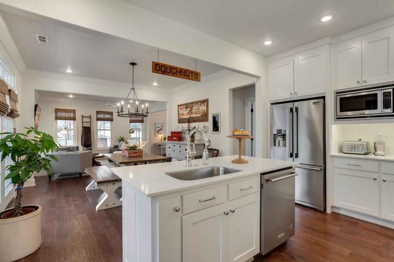 The Sofay Farmhouse - 1 Mile From U Of A - Luxury Amenities Fayetteville Exterior photo