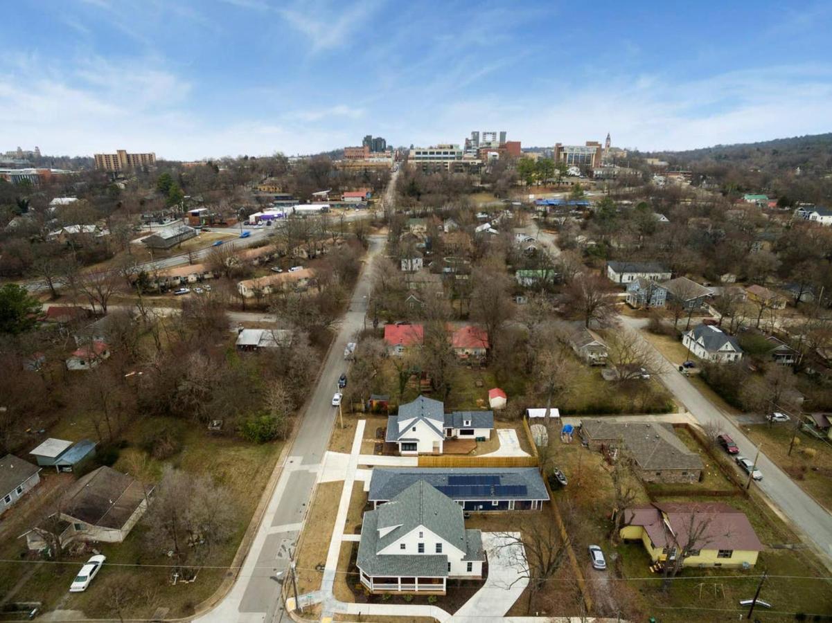 The Sofay Farmhouse - 1 Mile From U Of A - Luxury Amenities Fayetteville Exterior photo
